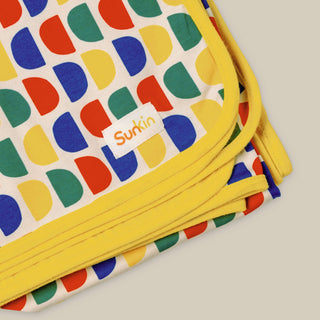 corner detail of a sun-blanket by Sunkin