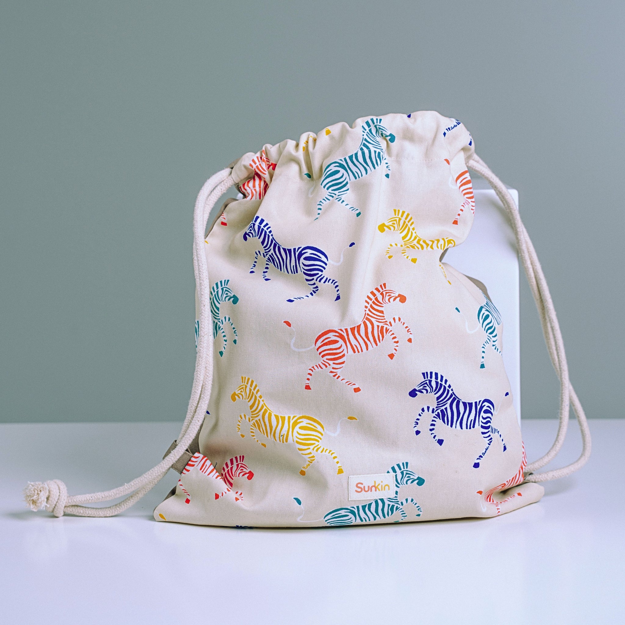 Cute drawstring bag with thick cord and khaki on the revers